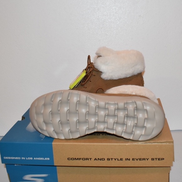 🔥SOLD🔥Skechers Lush Women's Lace-Up Fur Boot - Picture 8 of 9